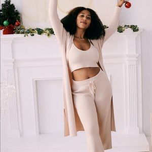 Abercrombie cream wide leg sweater pants - M